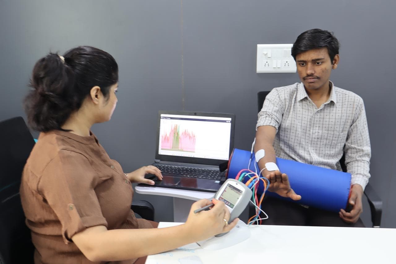 Functional electrical stimulation therapy session